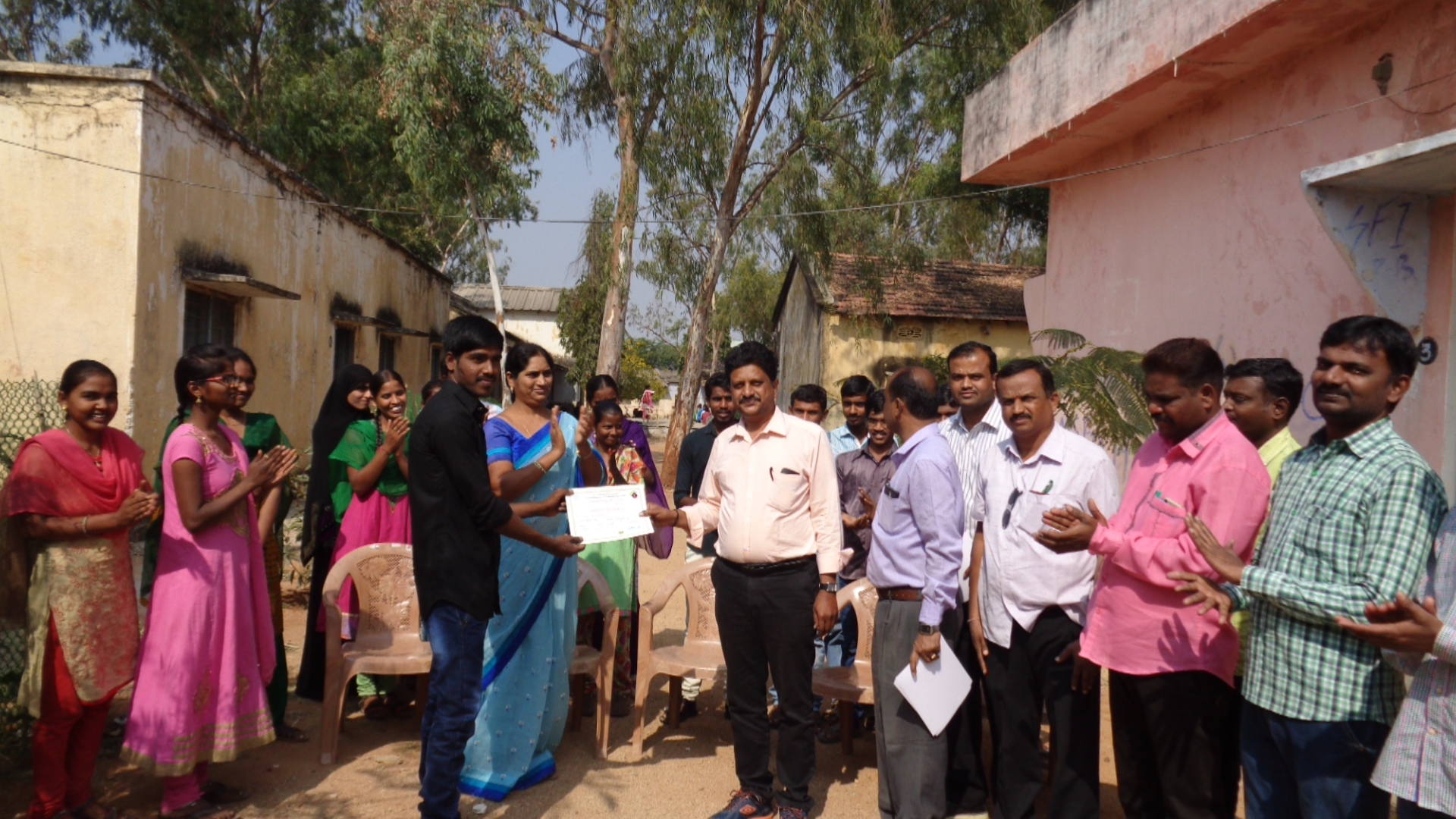 distributing prizes to yuvatarangam 2016 winners by the principal