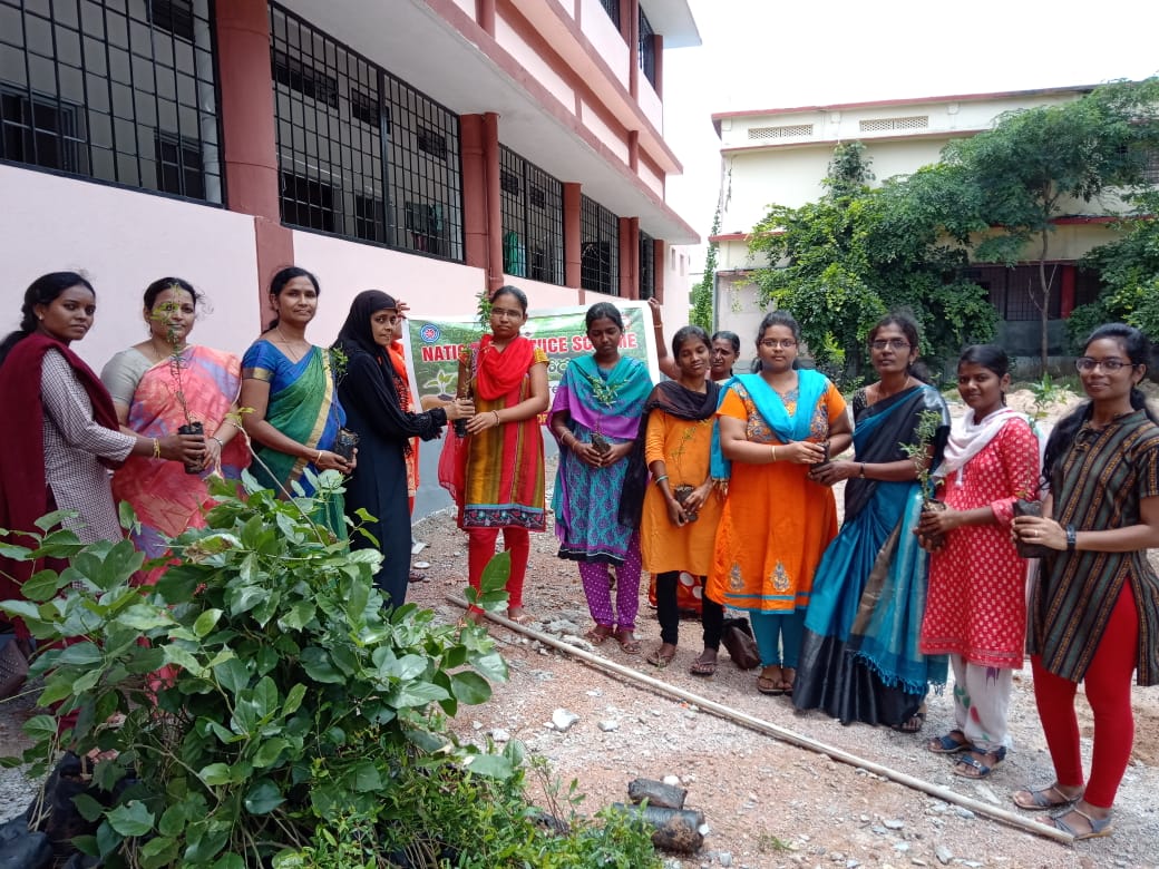 Plant Distribution to students 25/8/18