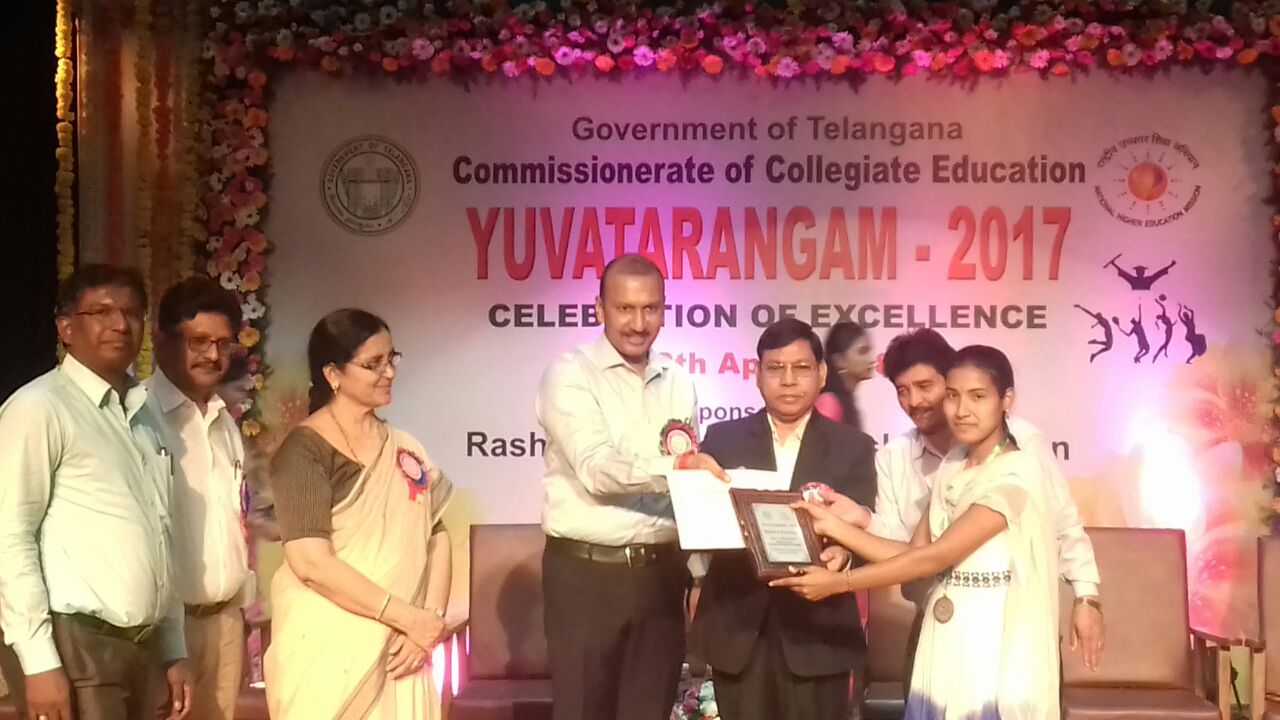 telugu subject state  topper-certificate presented by commisioner   